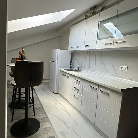 Center Apartment *